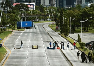 Taxistas pactan acuerdo con la ATTT; varios cierres viales