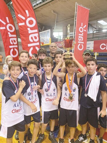 El Brader levanta la copa