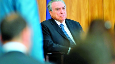 Temer confía en retardar decisión final de corte electoral