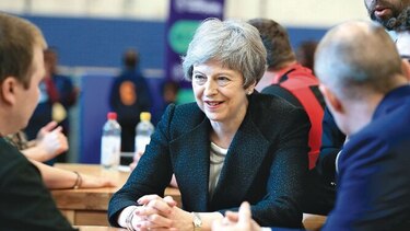 Elecciones agravan crisis de Gobierno inglés