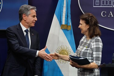Blinken da un espaldarazo a Milei pese a su cercanía con Trump