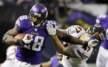 Jugadores y directivos de la NFL se enfrentan por reglamento de conducta