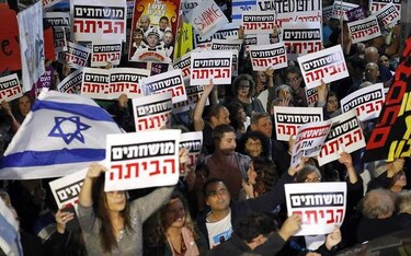 Miles protestan contra Netanyahu en Tel Aviv y Jerusalén