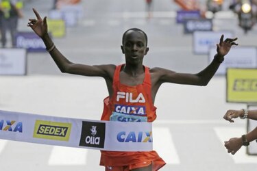 Atletas kenianos vuelven a reinar en Carrera de Sao Silvestre