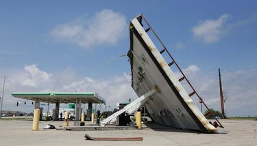 Al menos seis tornados tocaron tierra en norte de Illinois