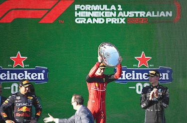 Leclerc reina en Australia delante de Pérez; Max Verstappen abandona