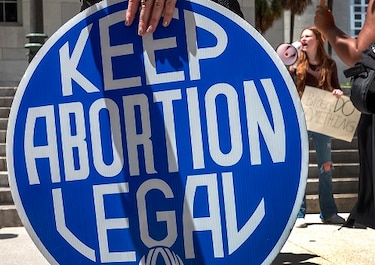 Kansas, primer estado de Estados Unidos que ratifica el derecho al aborto en referéndum