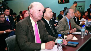 Partidos e independientes, enfrentados