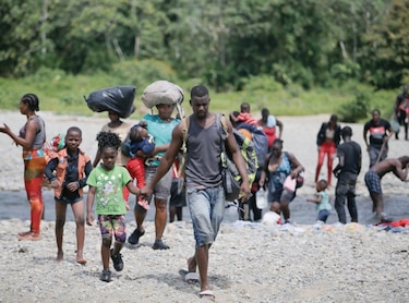Agencias de la ONU piden reforzar las vías de migración seguras ante el aumento de los migrantes que cruzan selva del Darién