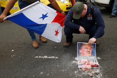 Sindicatos de Panamá protestan frente la embajada de EU contra Trump