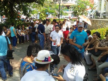 Maestros herreranos paralizan centros educativos