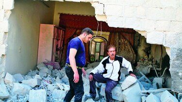 EI gana terreno en norte de Siria; miles más huyen