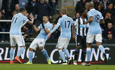 Manchester City saca un empate con el gol 100 de Agüero