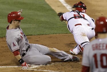 Angelinos vencen a Filis con batazo decisivo del dominicano Luis Jiménez