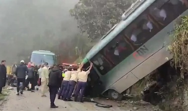Se accidenta un autobús que llevaba turistas hacia Machu Picchu y deja 20 heridos