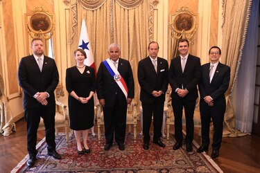 Excomandante del M-19, ahora embajador de Colombia, entre los diplomáticos recibidos por Mulino