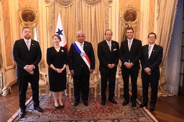 Excomandante del M-19, ahora embajador de Colombia, entre los diplomáticos recibidos por Mulino