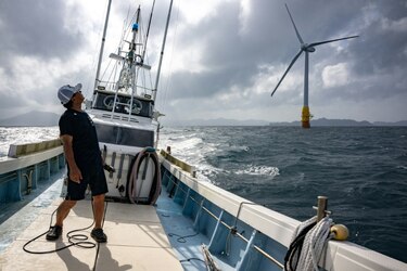 Japón instala turbinas flotantes de energía eólica en busca de más fuentes renovables