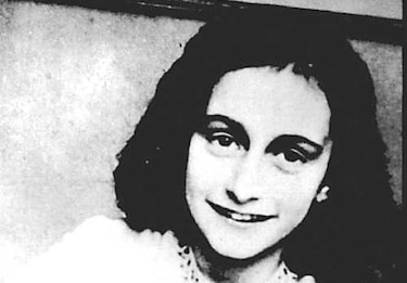 Un libro con la firma de Ana Frank es subastado en 62,500 dólares en Nueva York
