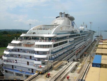 Unos 230 cruceros pasarán por el Canal de Panamá en la temporada 2016-2017