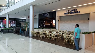 Cortizo ordena el cierre de comercios y empresas, salvo farmacias, supermercados, bancos, gasolineras...