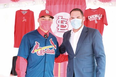 Nueve panas firman por cifra  millonaria
