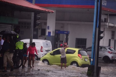 Aguacero deja vías anegadas en diferentes sectores de la capital