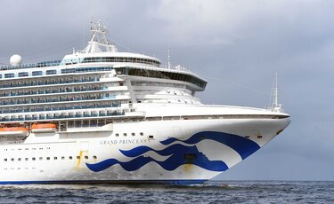 Después de tres días varado, crucero atraca en Oakland; hay dos panameños entre los viajeros