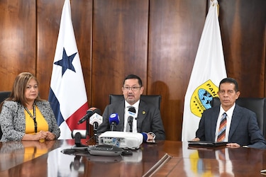 Migración verifica el estatus de 747 extranjeros y cita a 152