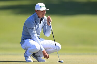Golfista chino sorprende al tomar el liderato de campeonato de la PGA