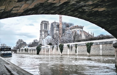 Rescate de Notre Dame entra en fase delicada