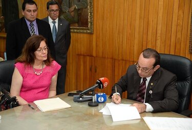 Rector reintegra a la profesora Anayansi Turner a la Universidad de Panamá