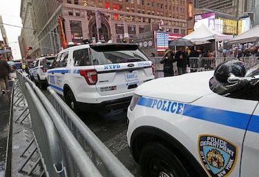 Alta seguridad en Times Square con camiones de basura