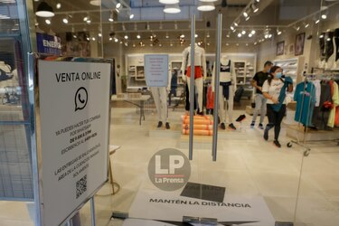 Tímida apertura de tiendas en los centros comerciales