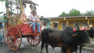 Con desfile típico celebran en Santa María el 4 de noviembre