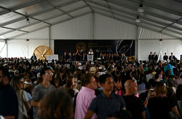 Surfside conmemora el primer aniversario del derrumbe del edificio, con un homenaje a las víctimas