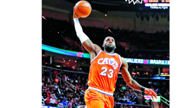 LeBron hace historia y opaca a Míster 3D