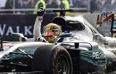 Hamilton logró su cuarto título con un guion que no le permitió lucirse