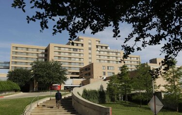 Autoridades de Dallas temen más casos tras confirmar otro positivo por ébola