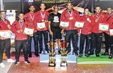 Policía Nacional y Herrera destacan en torneo de lucha