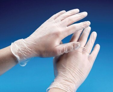 EU propone prohibir guantes médicos con polvo