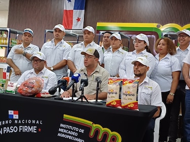 Empieza el armado y embalaje de las cajas navideñas del IMA