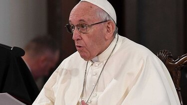 El papa Francisco visita Letonia, elogia espíritu cristiano