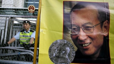 China libera a Premio Nobel de la Paz Liu Xiaobo, que padece un cáncer terminal