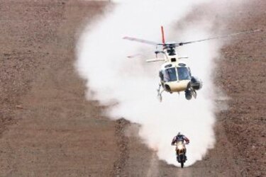 Marc Coma acaricia el título de motos