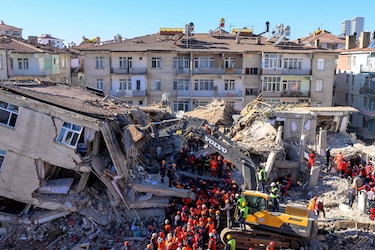 Sigue la búsqueda de sobrevivientes a sismo en Turquía