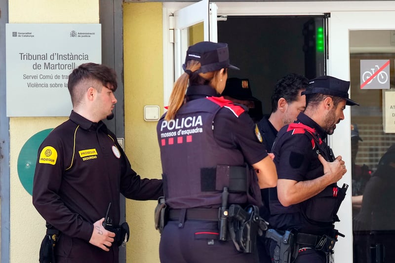 El hijo del fundador de Mango sale en libertad; lo investigan por la muerte de su padre