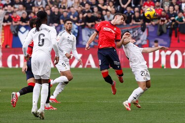 El Sadar deja en el aire el liderato del Real Madrid