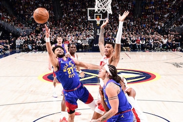 Los Nuggets se desquitan con los Rockets