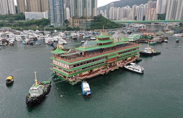 Famoso restaurante flotante de Hong Kong se hunde en el mar de China Meridional